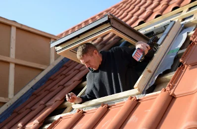 Pose de fenêtres de toit Velux à Cassagnoles